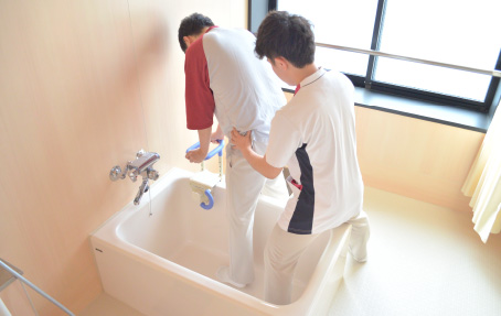 個別浴槽を用いた入浴練習